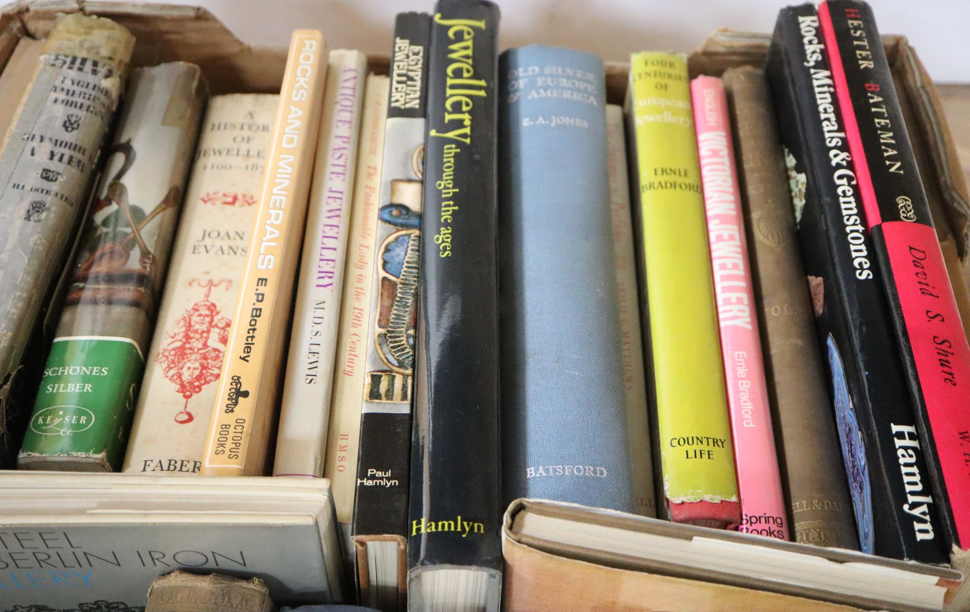 A quantity of collectors reference books, jewellery, silver and gemstones